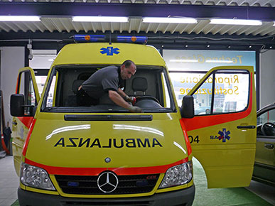 Sostituzione Parabrezza Ambulanza